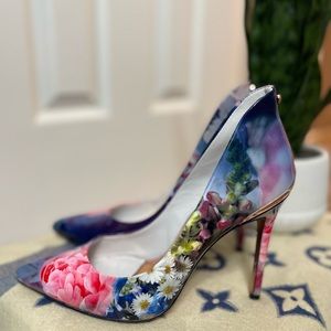 Ted Baker London Pumps